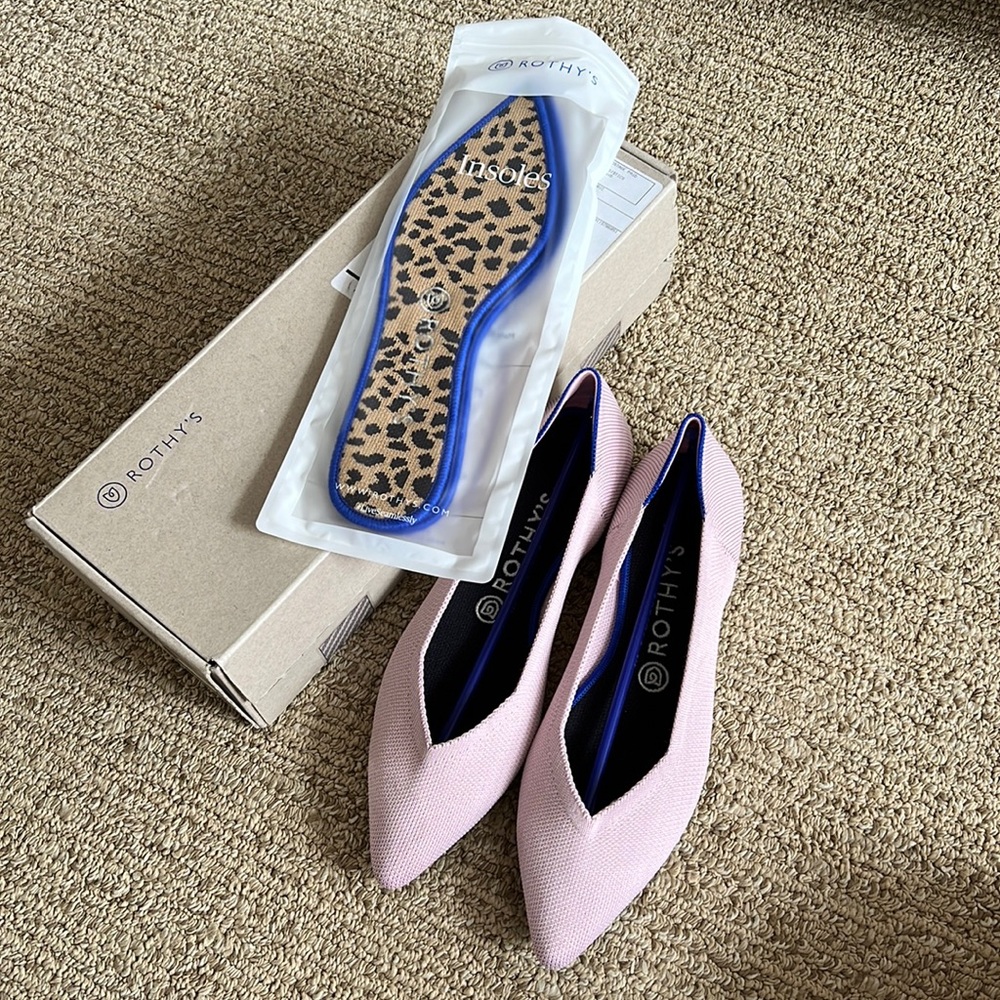 Petal Pink Rothy’s  🌸 with leopard insoles.